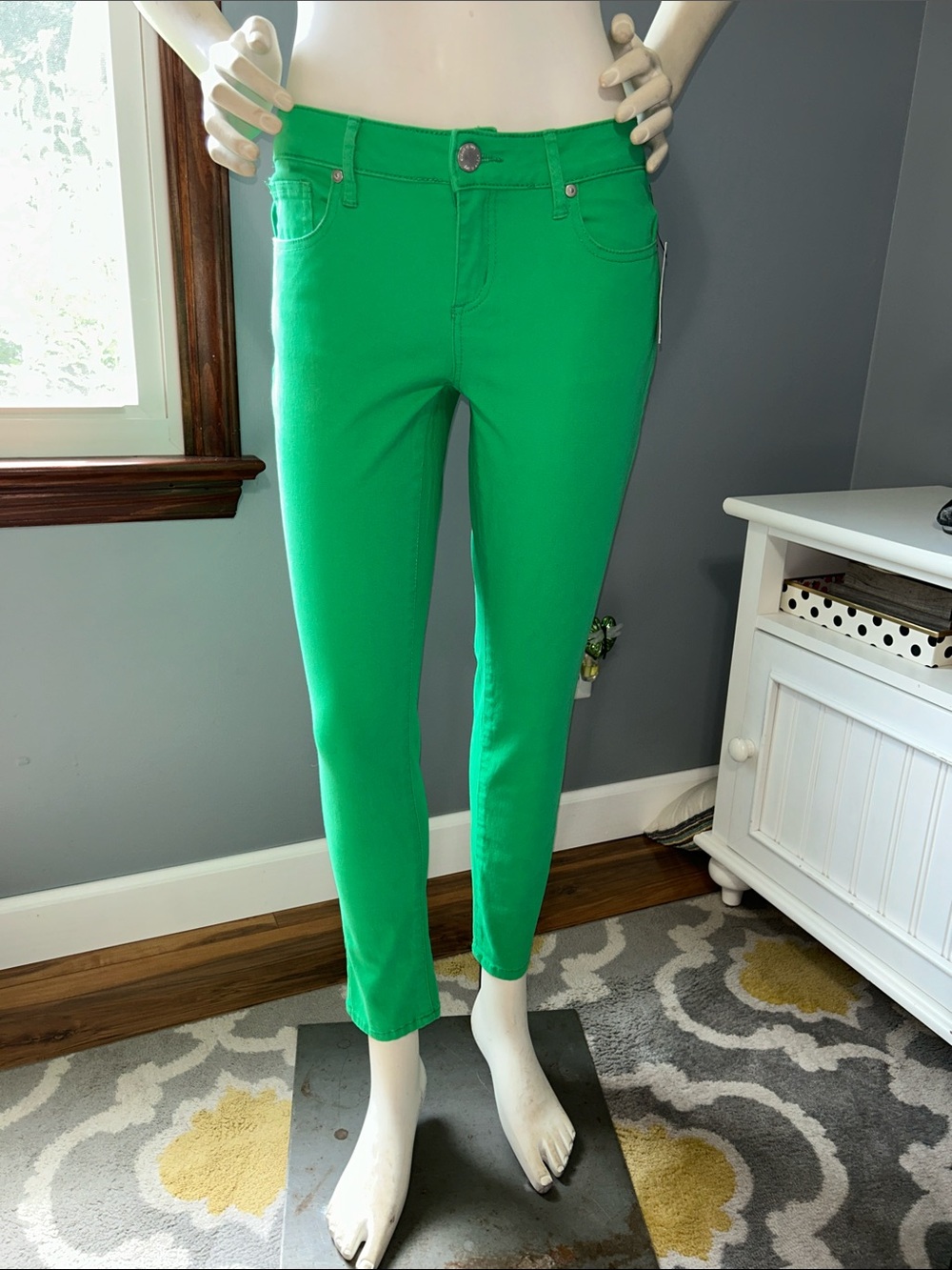 crown & ivy Vibrant Green Ankle Skinny Jeans NWT